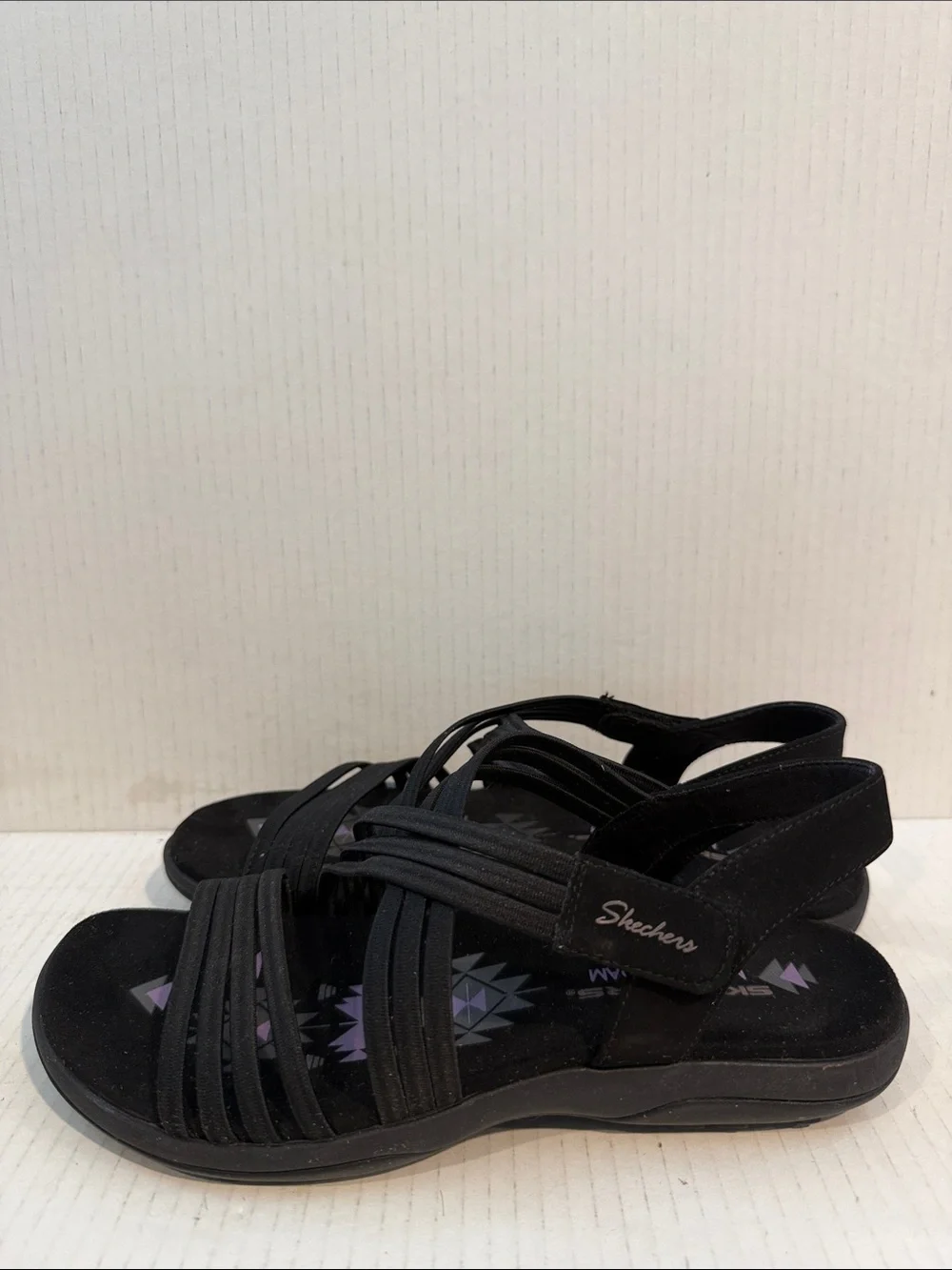 Skechers slim subtle footbed